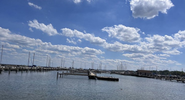 Dockside Ice Cream outside