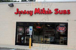 Jersey Mike's Subs outside