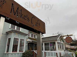 Mike's Cafe And Wine outside