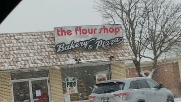 Flour Shop Bakery Pizza outside