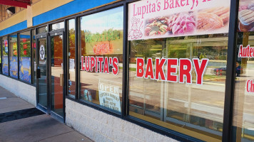 Lupita's Bakery outside