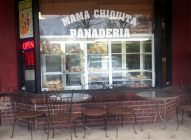 Mama Chiquita Bakery outside