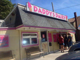 Daddy's Dairy outside