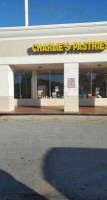 Charlie's Pastries outside