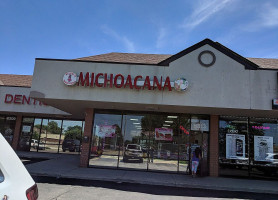 La Michoacana Ice Cream Fruits outside