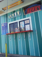 Sno-balls Ice Cream outside