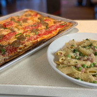 Mandolino's Artisan Pizza food