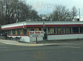 Gual Berto's outside