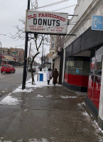 Old Fashioned Donuts outside