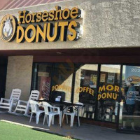 Horseshoe Donuts outside