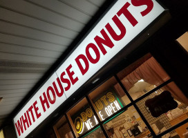 White House Donut Shop outside