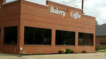 Donut Bank Bakery Coffee Shop outside