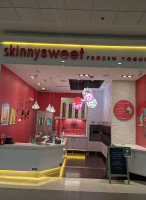 Skinnysweet Frozen Yogurt inside