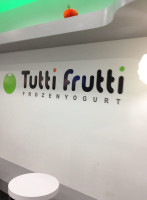 Tutti Frutti Frozen Yogurt logo