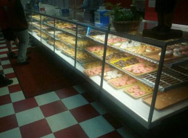 Dan's Variety Bakery outside