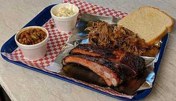 Onery Hog Bbq food