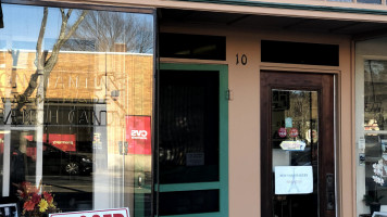 New Paris Bakery Candy Shop outside