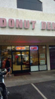 Donut Den outside