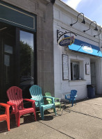 Abbotts Frozen Custard outside