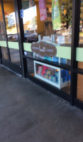 Nothing Bundt Cakes outside
