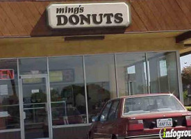 Ming's Donuts outside