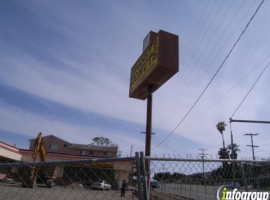 Granny's Donuts outside