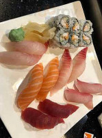 Sushi Me food