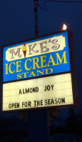 Mike's Ice Cream Stand outside