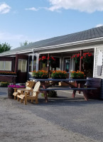 Crestholm Farm Stand Ice Cream outside