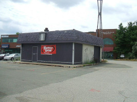 Honey Dew Donuts outside