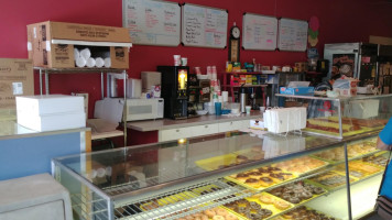 Pinckney Bakery inside