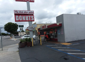 King's Donuts outside