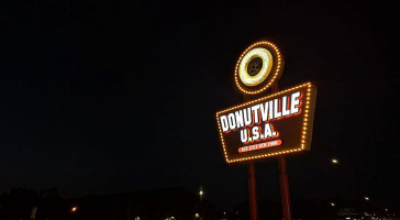 Donutville U.s.a. logo