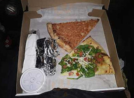 Pina's Pizzeria food