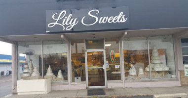 Lily Sweets outside