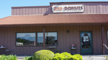 D K's Donuts outside