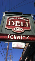 Schnitz Bakery outside