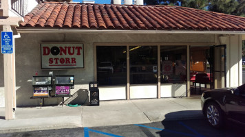 Donut Storr outside