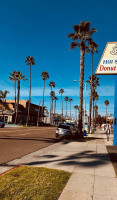 Hill Street Donut House outside