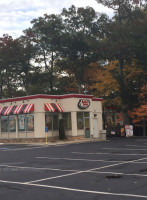 Honey Dew Donuts outside