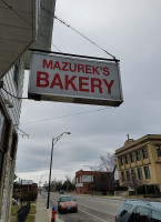 Mazurek's Bakery outside