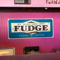 Fudge'n Coffee Cafe outside