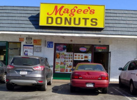 Magee's Donuts outside