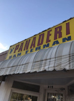 Panaderia San Fernando outside