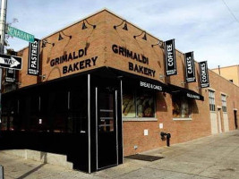 Grimaldi Bakery outside