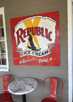 Republic Ice Cream outside