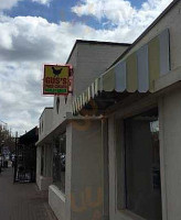 Gus's World Famous Fried Chicken outside