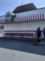 Rita's Italian Ice Frozen Custard outside