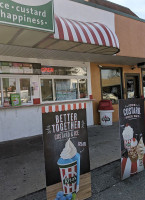 Rita's Italian Ice Frozen Custard outside