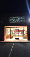 Howard's Donuts outside